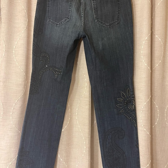 Walk with confidence with this pants size 0 (4s) - Picture 2 of 5